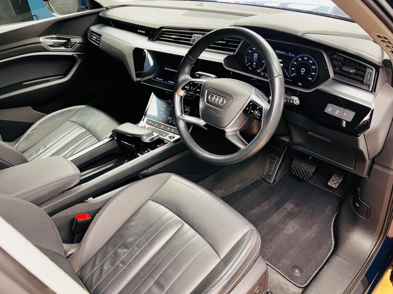 AUDI E-TRON