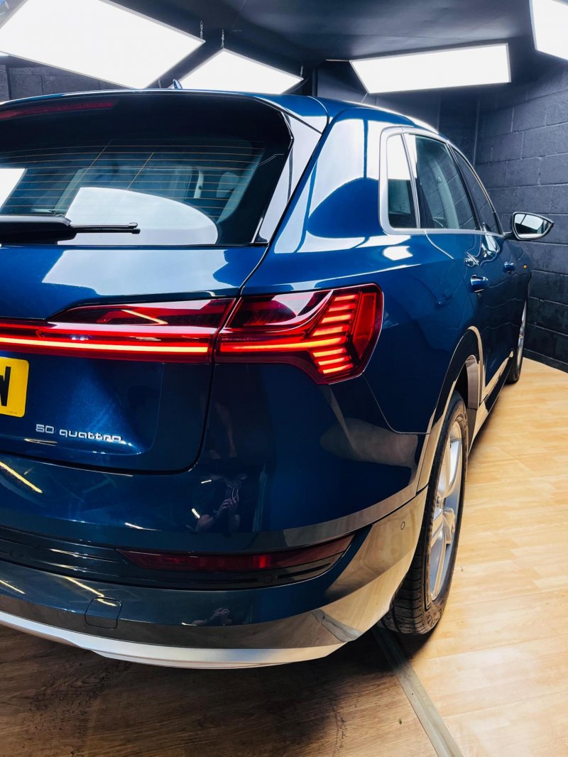AUDI E-TRON