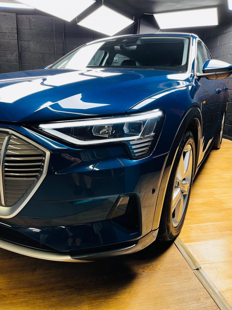 AUDI E-TRON