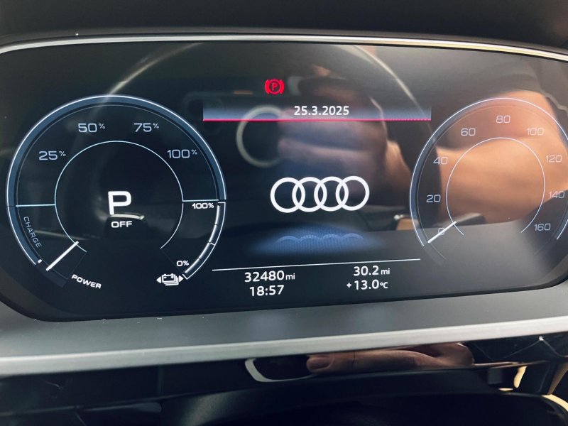 AUDI E-TRON