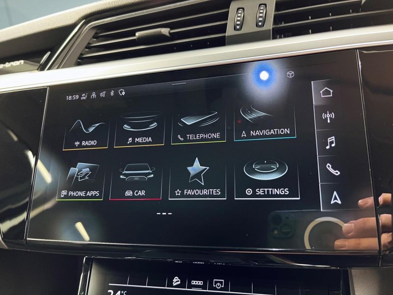 AUDI E-TRON