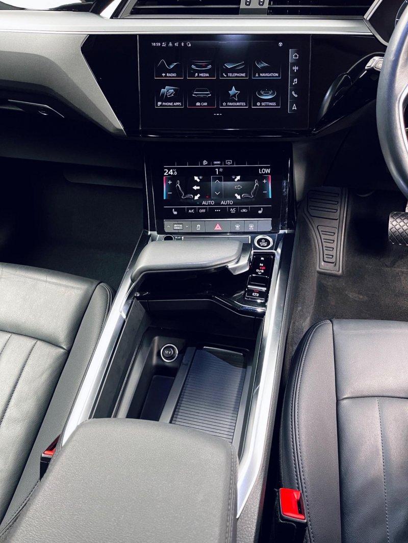 AUDI E-TRON