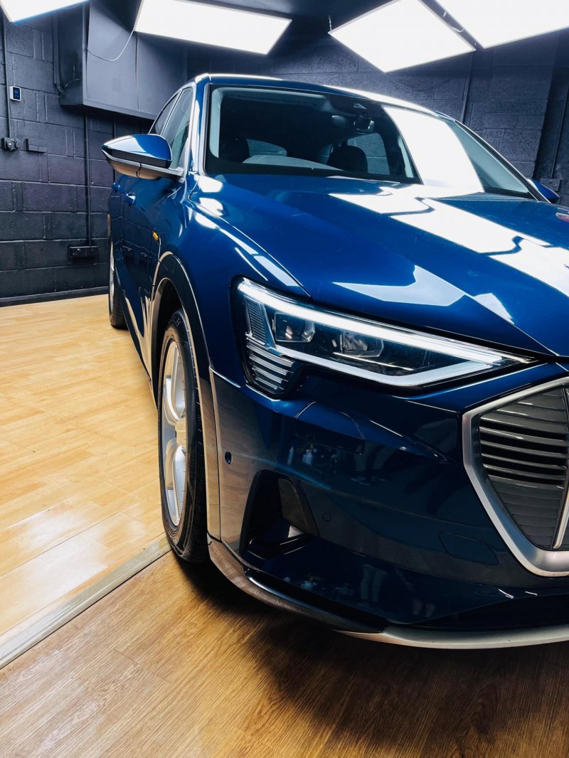 AUDI E-TRON
