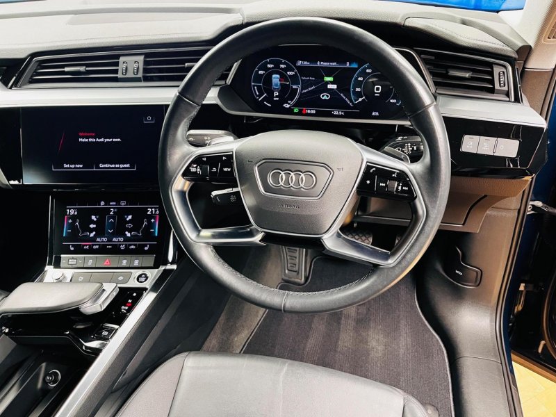 AUDI E-TRON