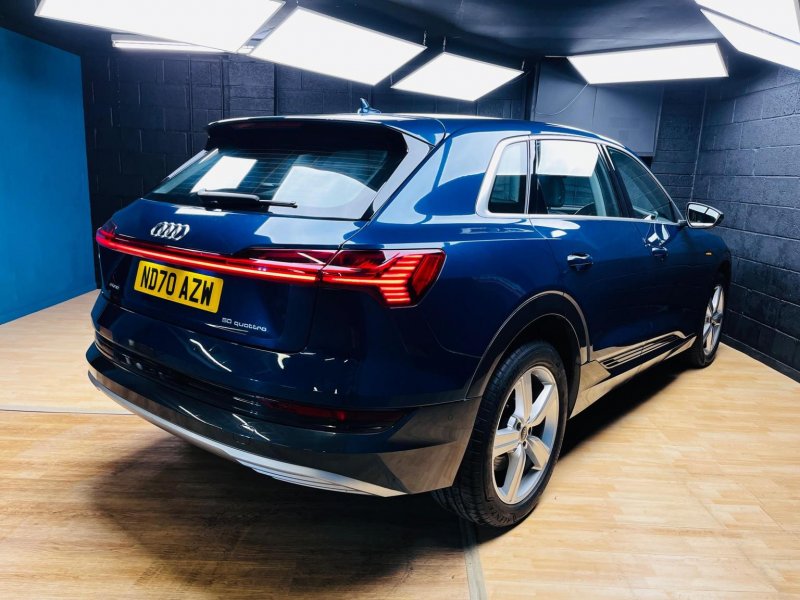 AUDI E-TRON