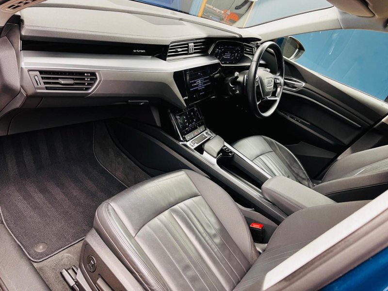 AUDI E-TRON