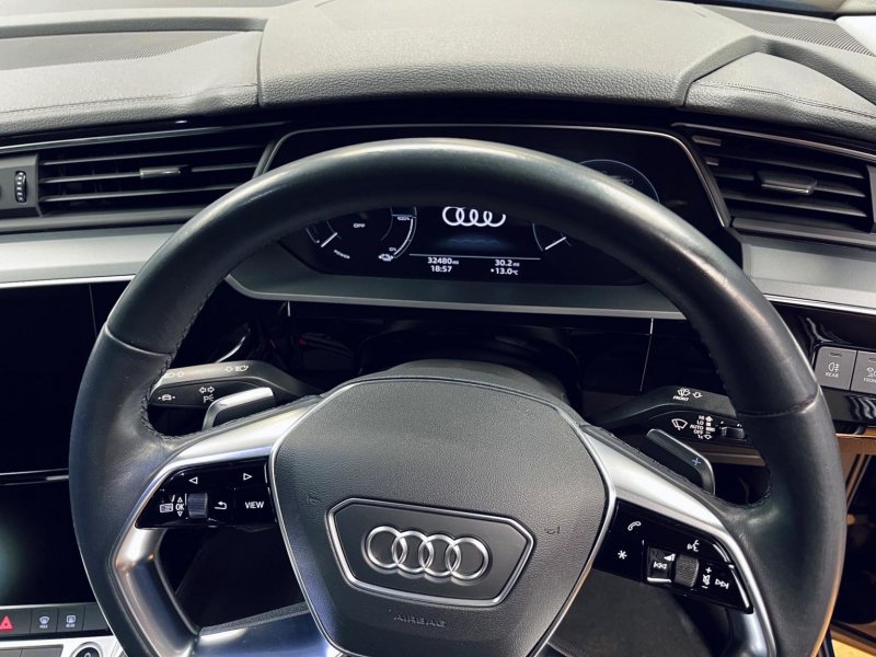 AUDI E-TRON