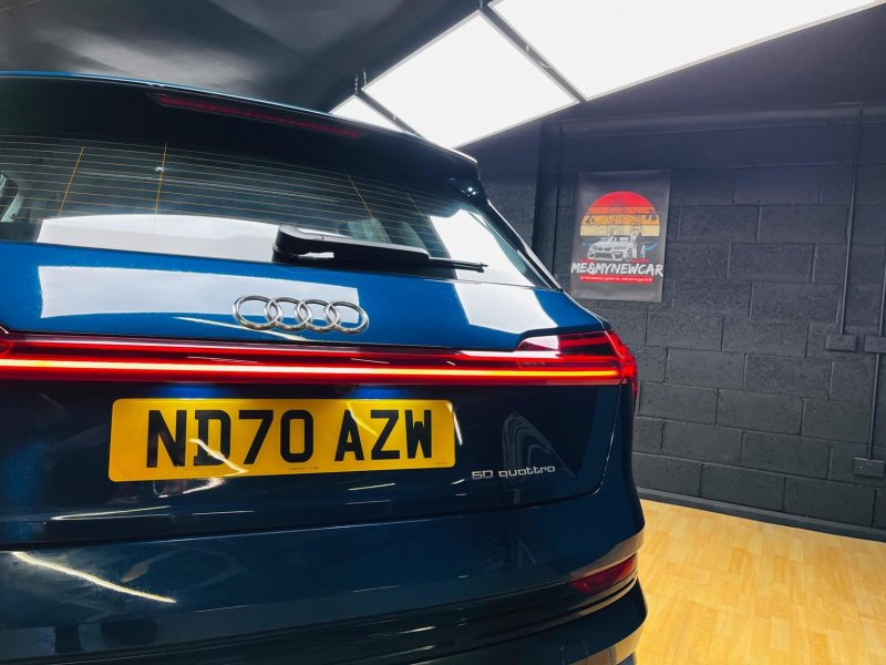 AUDI E-TRON