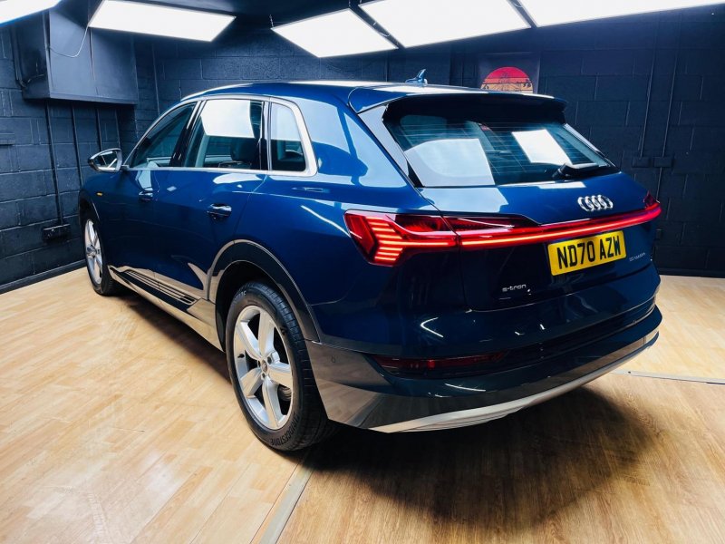 AUDI E-TRON