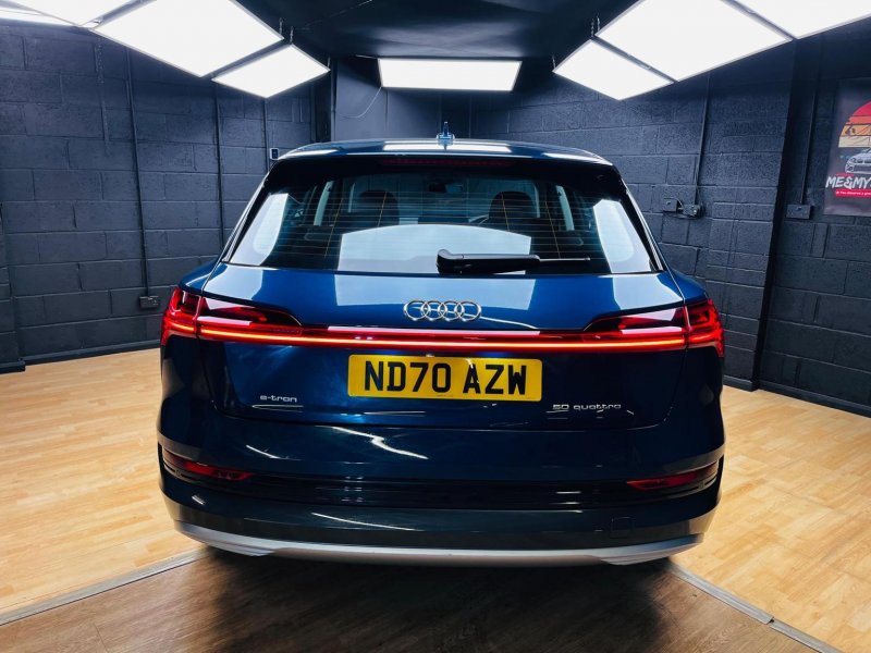 AUDI E-TRON